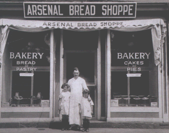 Arsenal Bake Shoppe, Harry Weinstein, proprietor, North Main Street , Hartford , c. 1923.