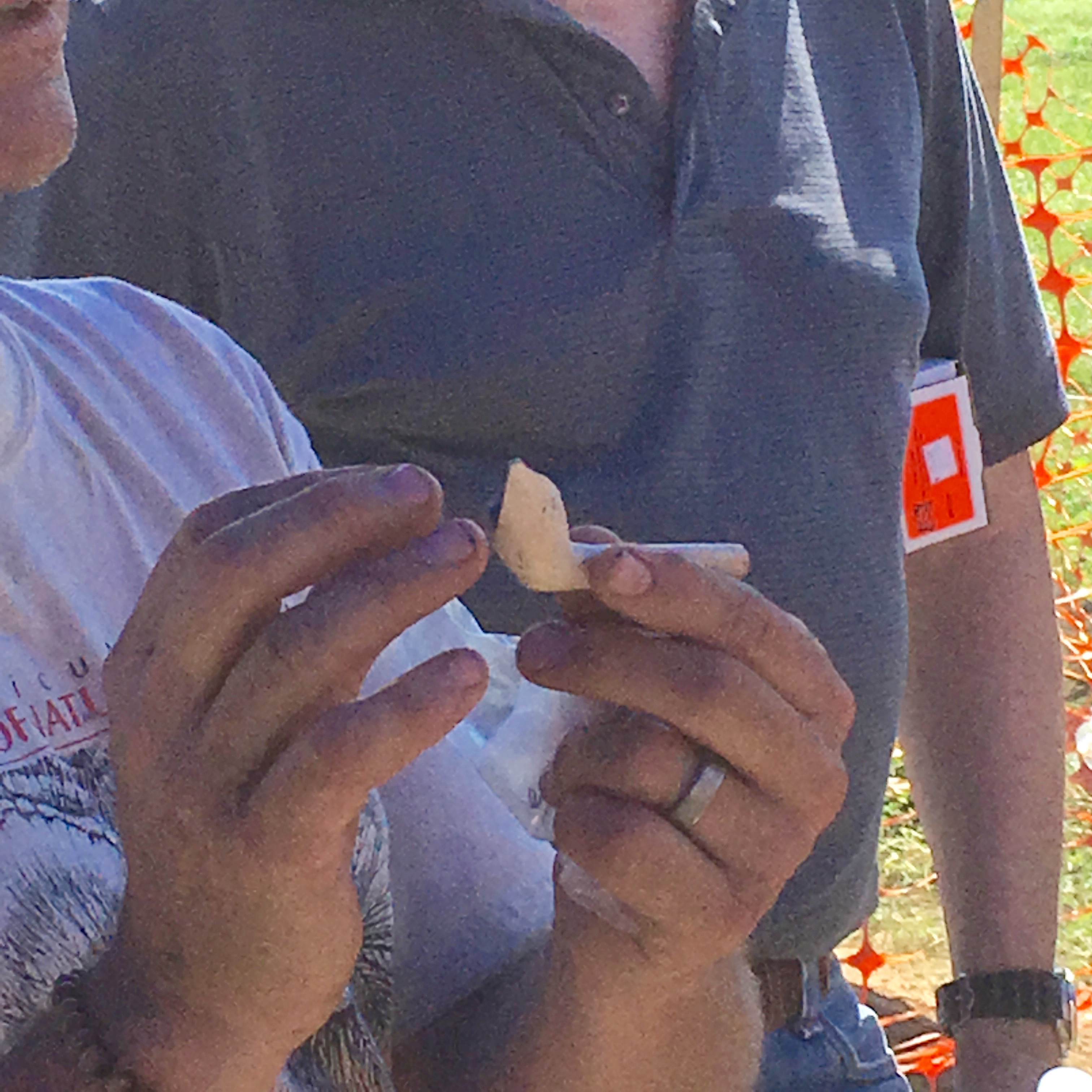 Pipe bowl fragment with stem, Hollister site, 2016. photo: Walter Woodward
